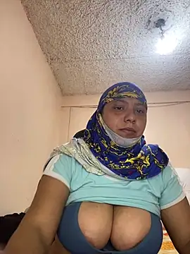 Snapshot of Leylafourniert chatting on 01/14/25, 10:12 Leylafourniert online show from 01/14/25, 10:12