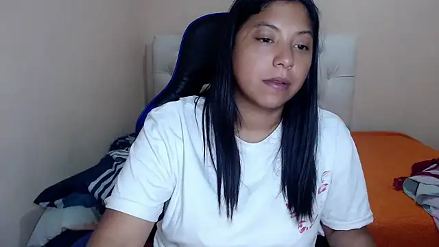 Snapshot of Leylafourniert chatting on 12/13/25, 08:14 Leylafourniert online show from 12/13/25, 08:14