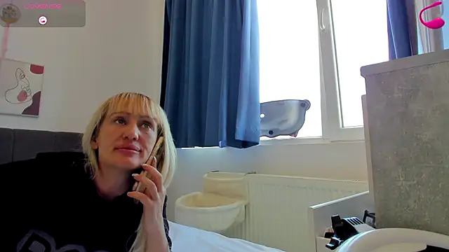 Snapshot of Almatoys chatting on 09/18/25, 09:44 Almatoys online show from 09/18/25, 09:44