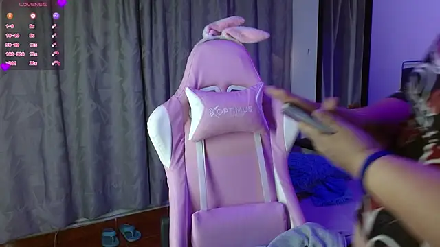 Snapshot of Keyla01_ chatting on 11/08/25, 11:43 Keyla01 online show from 11/08/25, 11:43