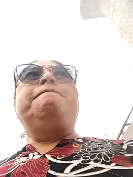 Snapshot of Keyla01_ chatting on 11/19/25, 11:43 Keyla01 online show from 11/19/25, 11:43