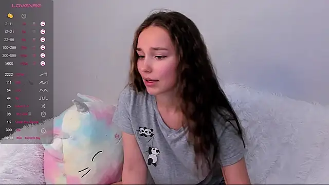 Snapshot of AliceOrlova chatting on 10/02/25, 02:35 AliceOrlova online show from 10/02/25, 02:35