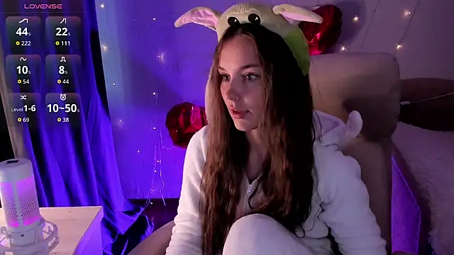 Snapshot of AliceOrlova chatting on 05/29/26, 02:37 AliceOrlova online show from 05/29/26, 02:37