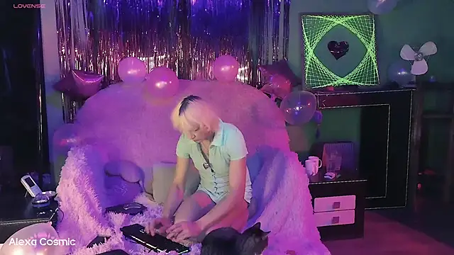 Snapshot of Alexa_Cosmic chatting on 09/16/25, 01:39 Alexa Cosmic online show from 09/16/25, 01:39