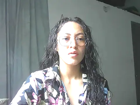 Snapshot of Olivia_Bright chatting on 03/19/26, 04:00 Olivia Bright online show from 03/19/26, 04:00