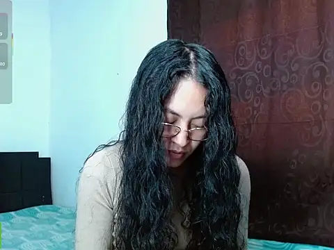 Snapshot of Olivia_Bright chatting on 04/17/26, 10:02 Olivia Bright online show from 04/17/26, 10:02