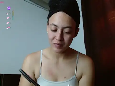 Snapshot of Olivia_Bright chatting on 05/06/26, 08:25 Olivia Bright online show from 05/06/26, 08:25