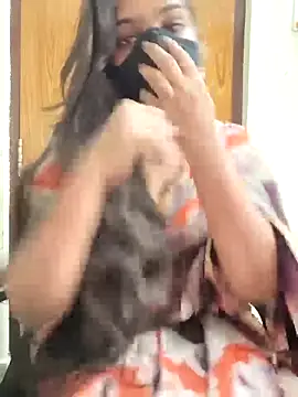 Snapshot of yoursana- chatting on 10/05/25, 05:00 yoursana- online show from 10/05/25, 05:00