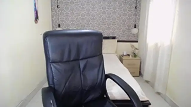 Snapshot of EvaFoxter chatting on 11/06/25, 03:35 EvaFoxter online show from 11/06/25, 03:35