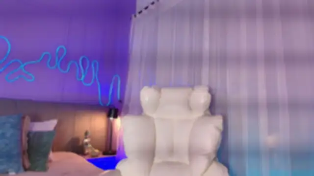 Snapshot of Sofly_s chatting on 05/06/26, 11:48 Sofly s online show from 05/06/26, 11:48