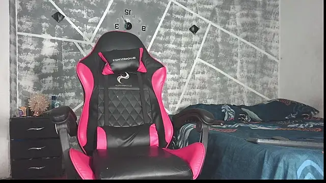 Snapshot of leonidas_18k chatting on 11/14/25, 04:44 leonidas 18k online show from 11/14/25, 04:44