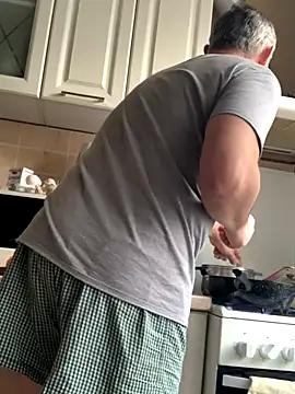 GHsveter online show from 12/18/25, 12:00