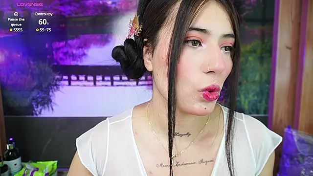 Snapshot of miss_sharlotte18 chatting on 01/31/25, 01:23 miss sharlotte18 online show from 01/31/25, 01:23