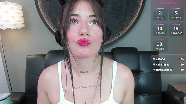 Snapshot of miss_sharlotte18 chatting on 02/06/25, 06:13 miss sharlotte18 online show from 02/06/25, 06:13