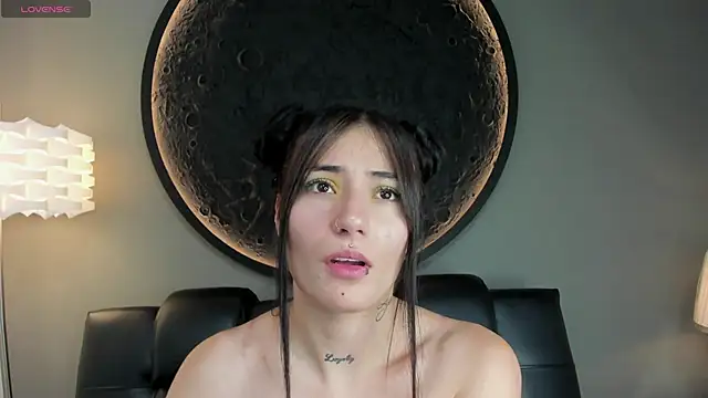 Snapshot of miss_sharlotte18 chatting on 02/11/25, 06:11 miss sharlotte18 online show from 02/11/25, 06:11