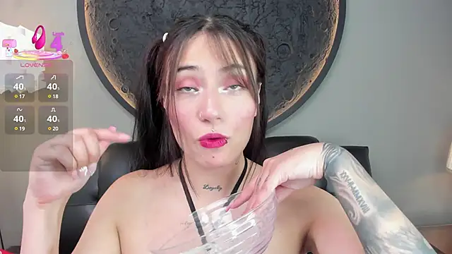 Snapshot of miss_sharlotte18 chatting on 02/26/25, 06:11 miss sharlotte18 online show from 02/26/25, 06:11