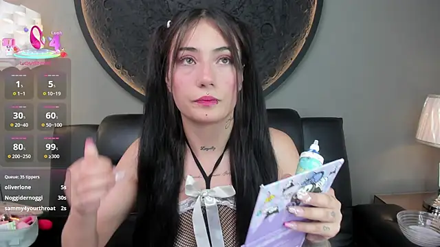 Snapshot of miss_sharlotte18 chatting on 02/26/25, 09:16 miss sharlotte18 online show from 02/26/25, 09:16