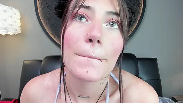 Snapshot of miss_sharlotte18 chatting on 03/11/25, 06:08 miss sharlotte18 online show from 03/11/25, 06:08