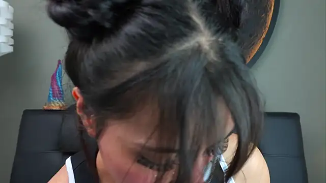 Snapshot of miss_sharlotte18 chatting on 10/23/25, 06:06 miss sharlotte18 online show from 10/23/25, 06:06