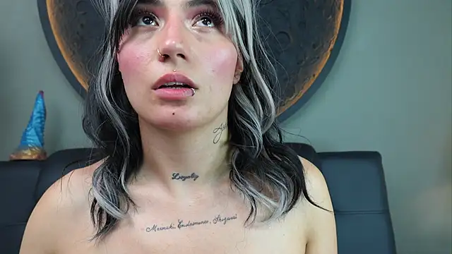 Snapshot of miss_sharlotte18 chatting on 10/30/25, 05:57 miss sharlotte18 online show from 10/30/25, 05:57