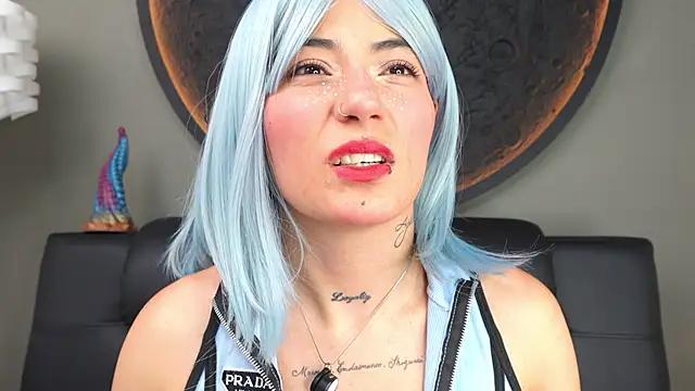 Snapshot of miss_sharlotte18 chatting on 11/19/25, 06:08 miss sharlotte18 online show from 11/19/25, 06:08