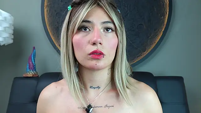 Snapshot of miss_sharlotte18 chatting on 11/22/25, 06:07 miss sharlotte18 online show from 11/22/25, 06:07