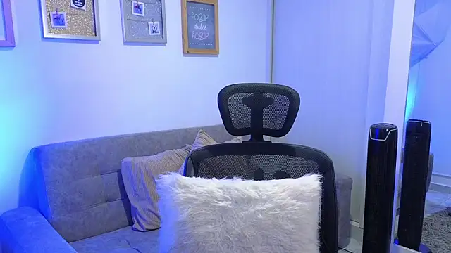 annylouis online show from 11/19/25, 07:36