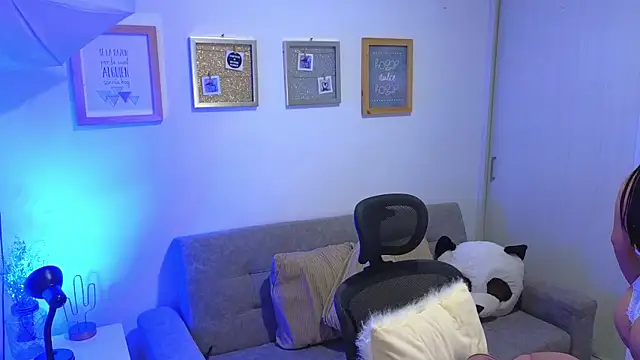 annylouis online show from 11/22/25, 07:24