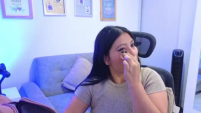 annylouis online show from 12/14/25, 07:18