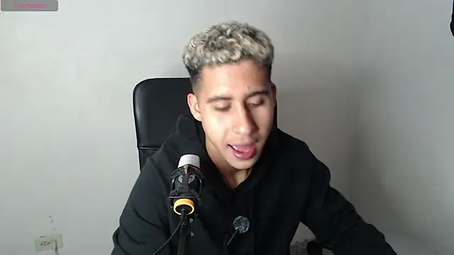 Snapshot of Daiki_Jack chatting on 12/18/24, 02:32 Daiki Jack online show from 12/18/24, 02:32