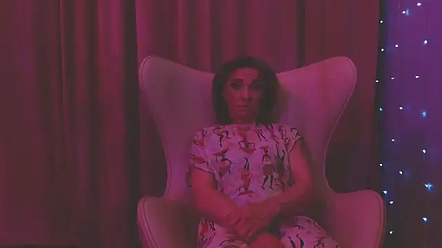 Snapshot of julia_renard chatting on 02/02/25, 12:40 julia renard online show from 02/02/25, 12:40