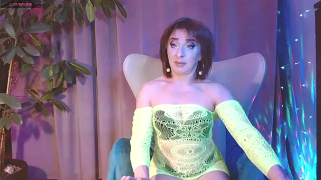 Snapshot of julia_renard chatting on 10/12/25, 05:39 julia renard online show from 10/12/25, 05:39