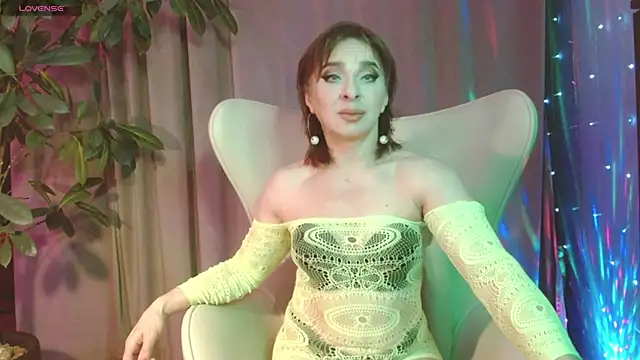 Snapshot of julia_renard chatting on 10/26/25, 11:05 julia renard online show from 10/26/25, 11:05