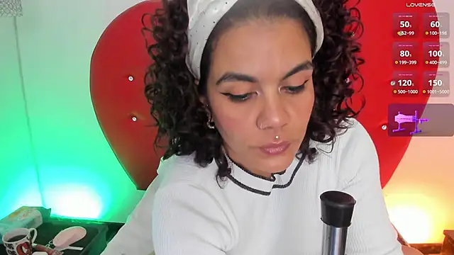 Snapshot of nicolette_rock chatting on 11/25/25, 10:15 nicolette rock online show from 11/25/25, 10:15