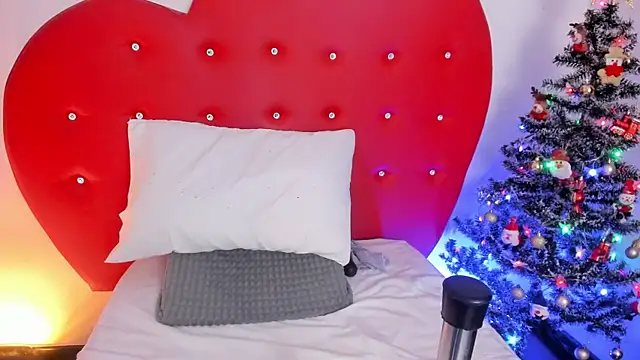 Snapshot of nicolette_rock chatting on 12/03/25, 10:46 nicolette rock online show from 12/03/25, 10:46