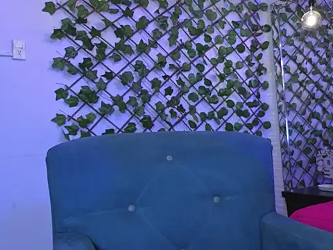 Snapshot of AnnyMilet_ chatting on 09/15/25, 02:50 AnnyMilet online show from 09/15/25, 02:50