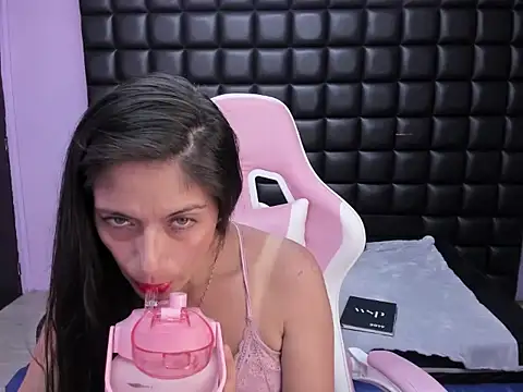 Snapshot of AnnyMilet_ chatting on 11/07/25, 11:05 AnnyMilet online show from 11/07/25, 11:05