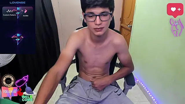 Snapshot of GoldenProject chatting on 10/30/25, 02:13 GoldenProject online show from 10/30/25, 02:13