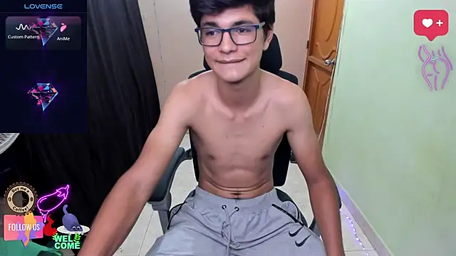 Snapshot of GoldenProject chatting on 11/14/25, 02:10 GoldenProject online show from 11/14/25, 02:10