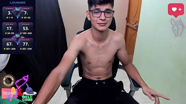 Snapshot of GoldenProject chatting on 11/22/25, 02:21 GoldenProject online show from 11/22/25, 02:21