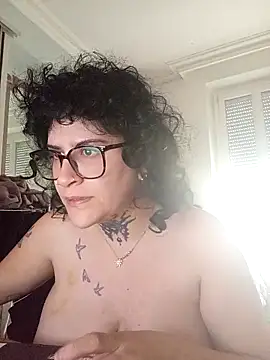 Snapshot of callmelouve chatting on 10/09/25, 12:14 callmelouve online show from 10/09/25, 12:14