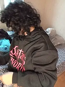 Snapshot of callmelouve chatting on 10/17/25, 04:31 callmelouve online show from 10/17/25, 04:31