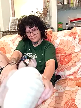 Snapshot of callmelouve chatting on 10/19/25, 09:37 callmelouve online show from 10/19/25, 09:37