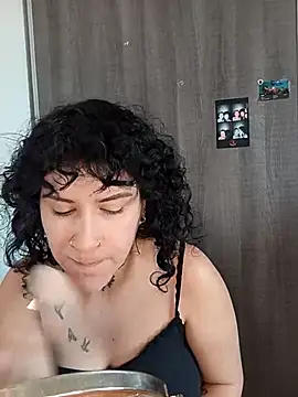 Snapshot of callmelouve chatting on 11/13/25, 01:21 callmelouve online show from 11/13/25, 01:21