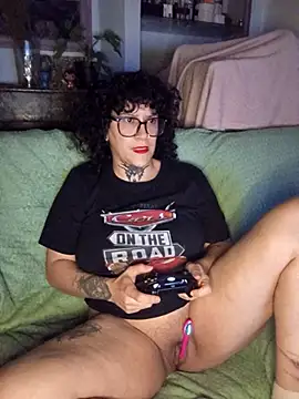 Snapshot of callmelouve chatting on 11/16/25, 04:45 callmelouve online show from 11/16/25, 04:45