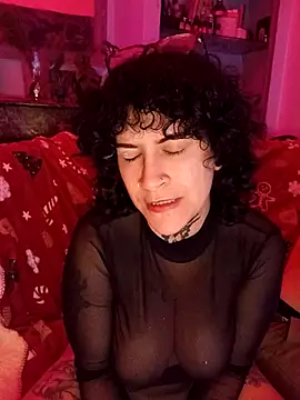 Snapshot of callmelouve chatting on 11/20/25, 11:04 callmelouve online show from 11/20/25, 11:04