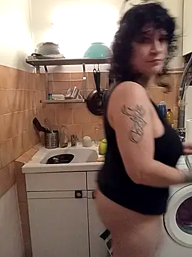 Snapshot of callmelouve chatting on 11/23/25, 06:08 callmelouve online show from 11/23/25, 06:08