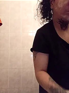 Snapshot of callmelouve chatting on 11/25/25, 05:13 callmelouve online show from 11/25/25, 05:13