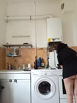 Snapshot of callmelouve chatting on 11/28/25, 10:29 callmelouve online show from 11/28/25, 10:29