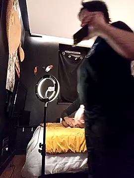 Snapshot of callmelouve chatting on 11/29/25, 03:26 callmelouve online show from 11/29/25, 03:26